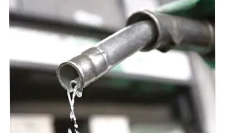 Duk da rage farashin Man fetur din da matatar man fetur din Dangote ta yi, Gidajen Man fetur sun ki rage farashin man nasu, ji dalilinsu