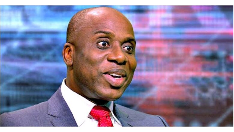 Gaba dayan mu ‘yan siyasa dake sace kudin Naira bamu wuce mutane dubu 20 ba, kuma ba zamu daina ba>>Inji Rotimi Amaechi