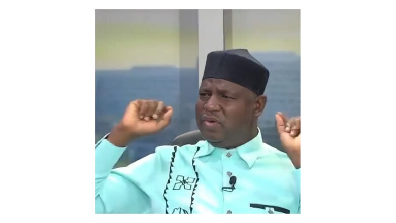 Abin takaici wasu daliban mata har dan kamfai dinsu nake hangowa saboda shigar banza>>Malamin Jami’a ya koka