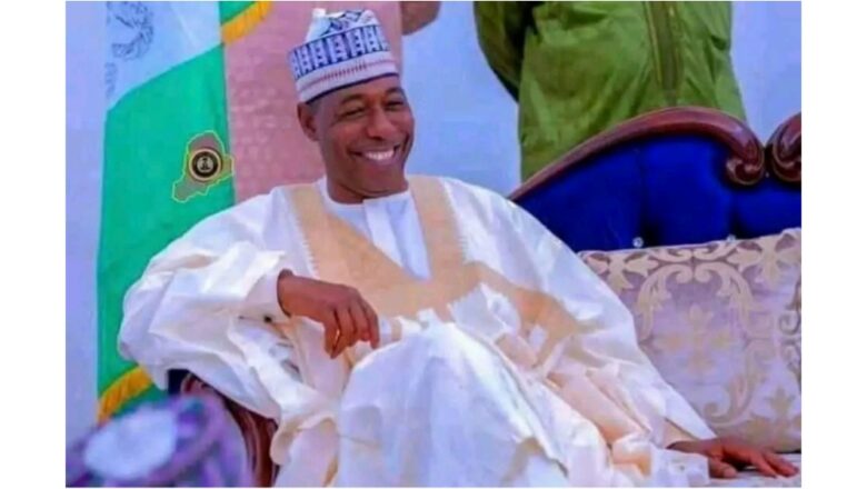 Kalli Bidiyon yanda Gwamna Zulum ya tarar da ma’aikatan gidan Gwamnati dake zuwa aiki da wuri ya basu kyautar Naira Miliyan 2 kowannen su