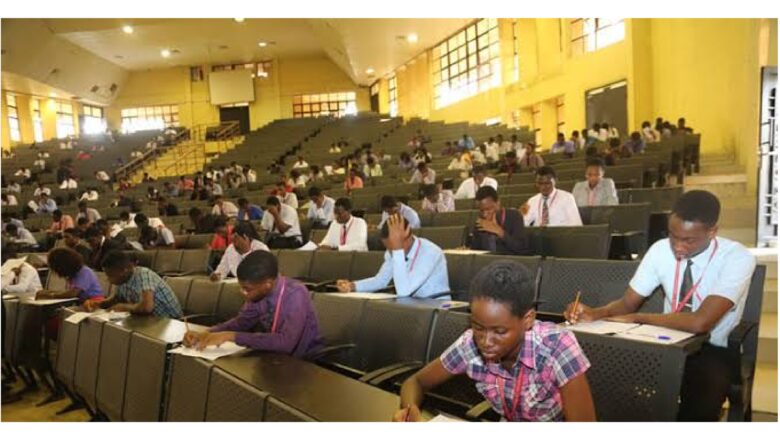 Da Duminsa: Gwamnati ta kayyade shekaru 16 a matsayin mafi karanci na shiga Jami’a