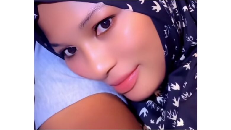 Kalli Bidiyon Sadiya Haruna kwance akan cinyar Angonta