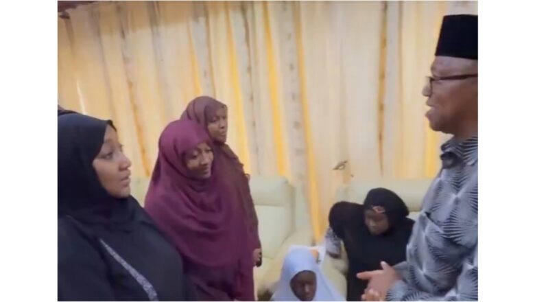 Kalli Bidiyo Da Duminsa: Abinda ya faru yayin da Peter Obi ya je yiwa ‘ya’yan Buhari gaisuwa ya dauki hankula sosai, Masoyan Peter Obin sai magana suke