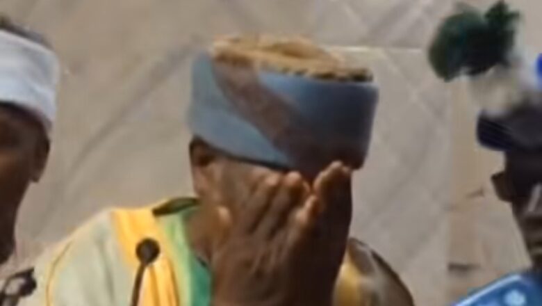 Allah Sarki:Kalli Bidiyon yanda Sheikh Sani Yahya Jingir ya fashe da kuka yayin a yake wa’azi saboda shauki