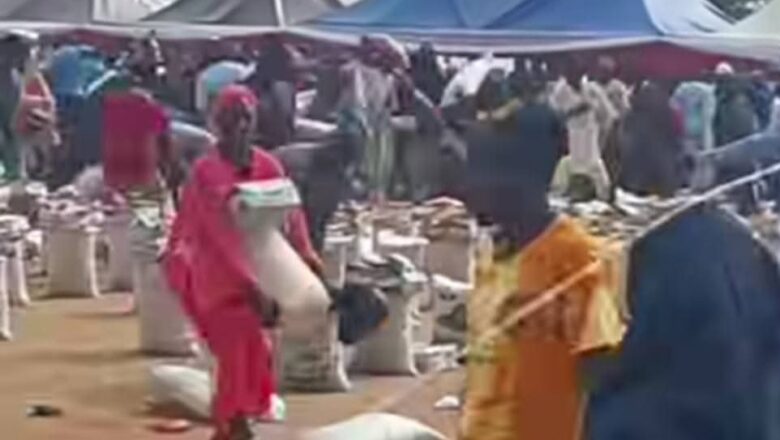 Kalli Bidiyo: Yadda Jama’a Suka Daka Wawa A Wajen Rabon Tallafin Kayan Abinci A Garin Suleja