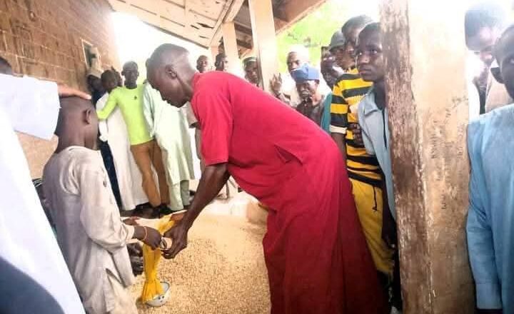 Ji ABIN A YABA: Wani Hakimi A Jihar Bauchi Ya Siyo Masara Ya Karya Farashinta Daga Naira 700 Zuwa 450 Domin Saukakawa Mabukata