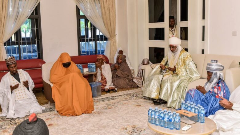 Sarkin Kano, Muhammadu Sanusi II Ya Ziyarci Gidan Marigayi Muhammadu Buhari Dake Kaduna Domin Mika Ta’aziyya Ga Iyalansa