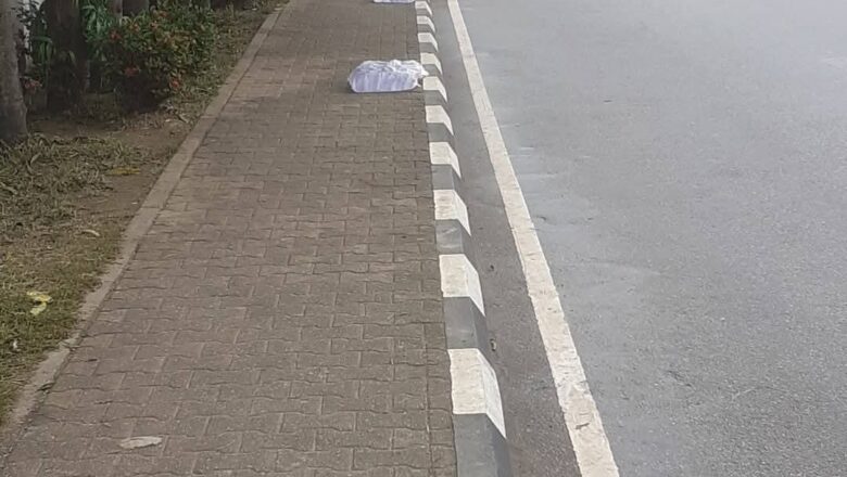 AIKIN LADA: Yadda Wani Bawan Allah Ya Zube Ruwan Leda (Pure Water) A Gefen Titin Area 11 Dake Abuja Saboda Masu Bukata