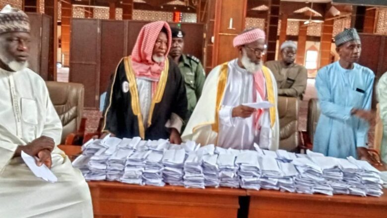 Sheik Dakta Ahmed Gumi Ya Raba Naira Milyan 16 Ga Marayu Da Marasa Karfi A Masallacin Sultan Bello Dake Kaduna