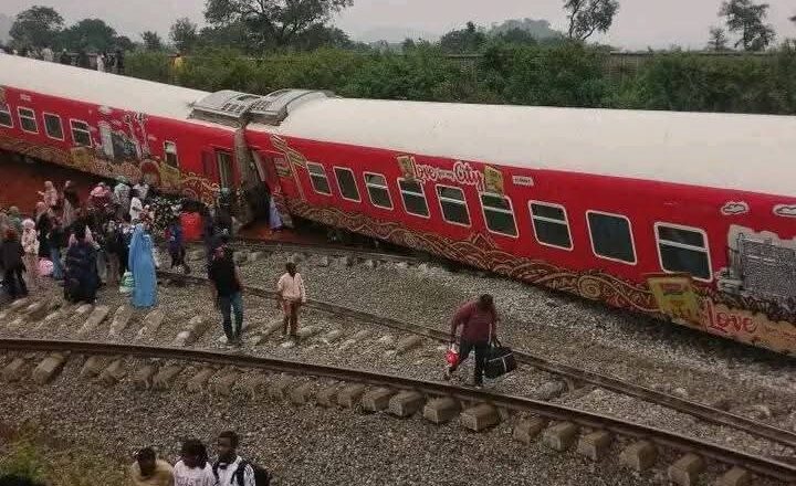 Jirgin ƙasa daga Abuja zuwa Kaduna ya sauka daga kan layin dogo