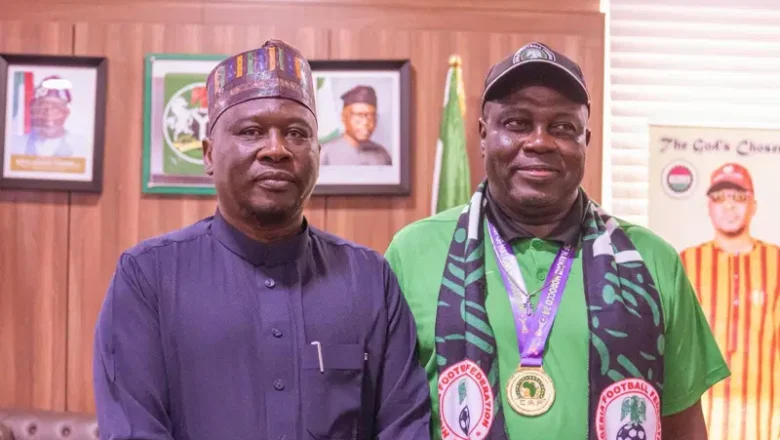 Kalli Bidiyon: Gwamnan Adamawa ya baiwa me horas da ‘yan wasa na Kungiyar kwallon kafa ta mata ta Najeriya Kyautar gida me dakuna 3 da Naira Miliyan 50