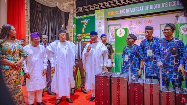 Gwamnatin tarayya ta rabawa masu kananan sana’o’i tallafin Naira 250,000 dan karfafasu a Jihar Ondo