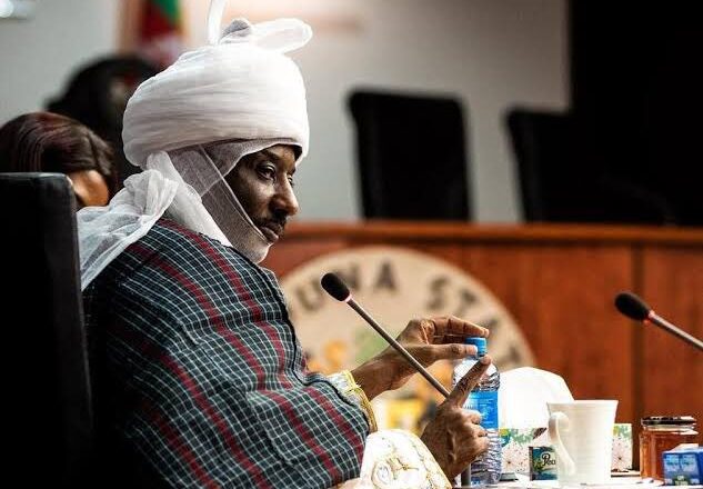 Dan Sarkin Kano, Adam Muhammad Sanusi ya ce mutane su daina zargin babansa kan wahalar da suke ciki da maganar cire tallafin man fetur inda wasu ke ganin kamar baban nasa ne ya zuga aka cire tallafin
