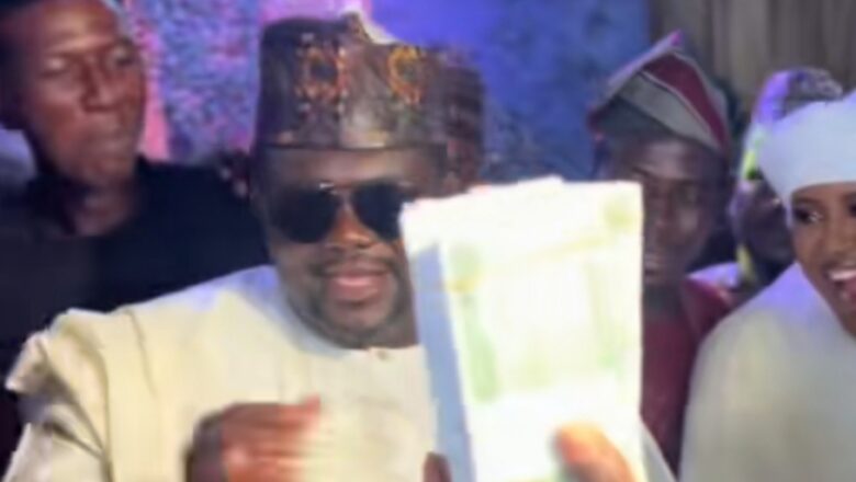 Kalli Bidiyon yanda me shirya fina-finan Hausa, Abdul Amart Mai Kwashewa ya baiwa Abokin aikinsa, KB International gudummawar Naira Miliyan 1 cash a wajan bikinsa