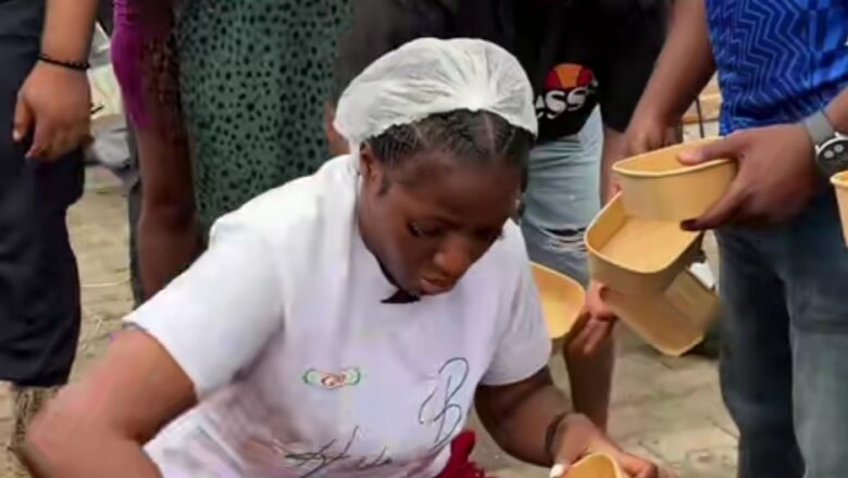 Kalli Bidiyon Yanda Hilda Baci ke raba shinkafar data dafa a tukunya mafi girma a Duniya