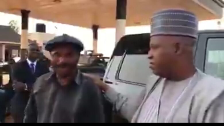 Kalli Bidiyon ganawar mataimakin shugaban kasa, Kashim Shettima da wani Inyamuri da suka yi magana da Hausa, Abin ya dauki hankula