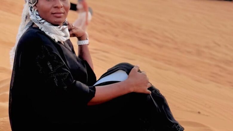 Kalli Bidiyo: Tauraruwar fina-finan Hausa, Ummi Gayu ta zama ta farko a masana’antar data mallaki wayar iPhone 17 Pro ta sama da Naira Miliyan 2