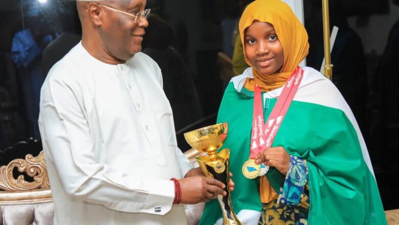 Atiku Abubakar ya hadu da Nafisa Abdullahi data lashe gasar Turanci ta Duniya, ya ce ya dauki nauyin karatunta