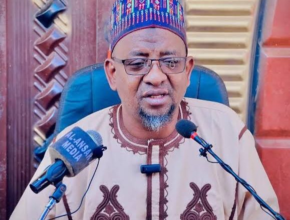 Kalli Bidiyo: Ta aikawa Malam ya baiwa Mijinta Hakuri bayan da ya hanata kudin anko da kudin gudummawar zuwa bikin kawarta amma ta sayar da buhun shinkafa ta tafi