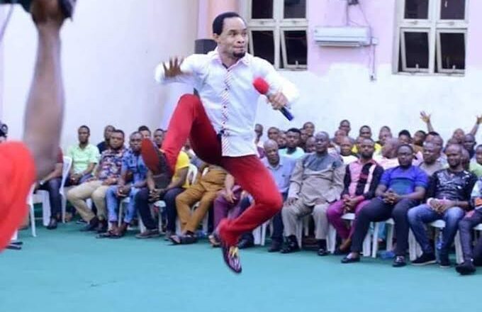 Tinubu dan kasuwane, Tara Dukiya yazo yi kamar sauran shuwagabannin Najeriya >>Inji Fasto Odumeje