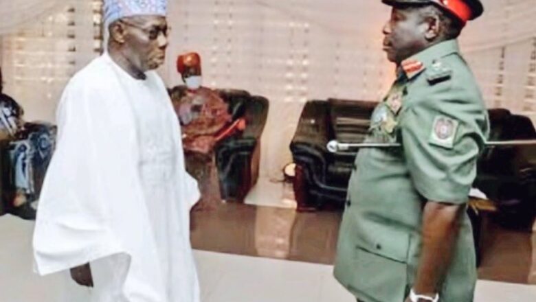 Tsohon Shugaban kasa, Olusegun Obasanjo da dansa wanda shima a yanzu ya zama janar