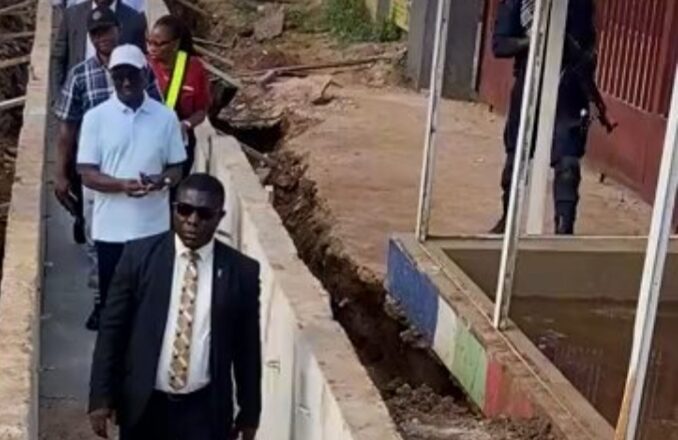 Kalli Bidiyon yanda Gwamnan Jihar Edo ya shiga cikin Kwalbati yana duba aiki da ya dauki hankula