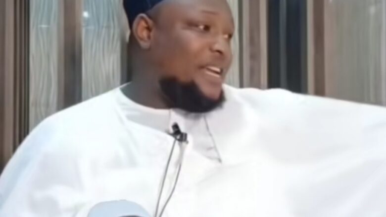 Kalli Bidiyo: Sai yanzu na yadda da masu cewa Sheikh Nura Khalid yana zuwar Wiywiy, inaga kamin yace Sufayene suke fi son Annabi(Sallallahu Alaihi Wasallam) ya dan kurbi Shayin Wiywiy din da ya saba sha>>Inji Malam