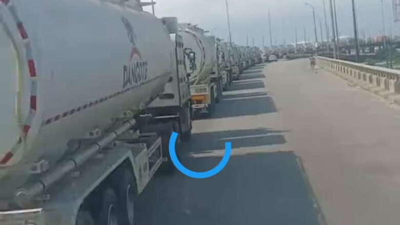 Kalli Bidiyon: Ganin Tankokin dakon Man Fetur na Dangote sun rikita wasu ‘yan Kudu suna ta kukan cewa, zai mamaye ko ina