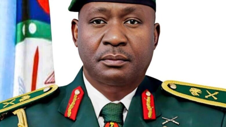 Wata Sabuwa: Ana zargin Tonon Sililin da Janar Christopher Musa yawa wasu sojoji da hannu a matsalar tsaro, da kuma kalaman da yayi na cewa Talauci da Yunwa da rashin aikin yi na kara rura wutar matsalar ne suka sa aka saukeshi daga mukaminsa