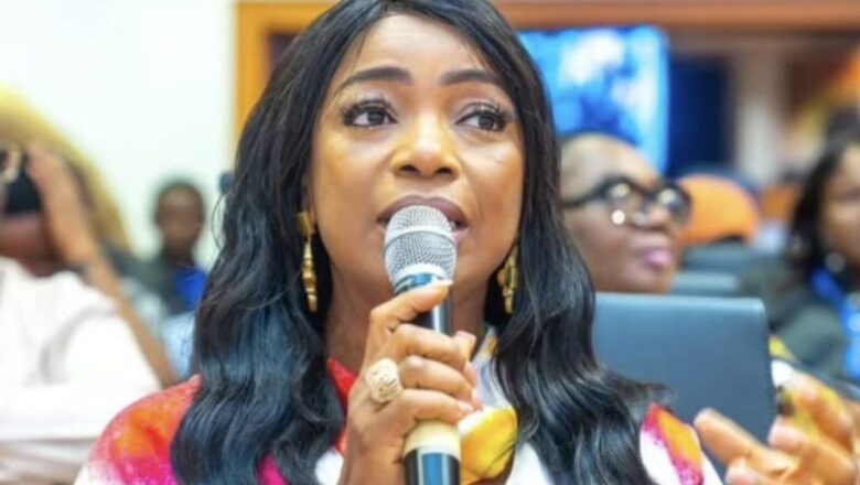 Maza sun yi karanci dole mata su hakura a rika auren 4>>Inji Tauraruwar fina-finan Kudu, Bimbo Akintola