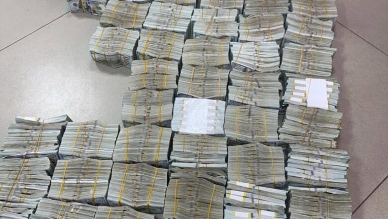 EFCC ta kama Mamud Nasidi da Yahaya Nasidi a filin jirgin sama na legas da zunzurutun kudade har dala $6,180 da da fan £53,415