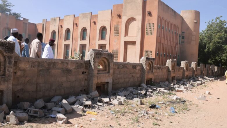 Dalibai a jami’ar Maradi University dake kasar Nijar sun Rhushye Katangar da aka gina dan raba bangaren maza dana mata a jami’ar