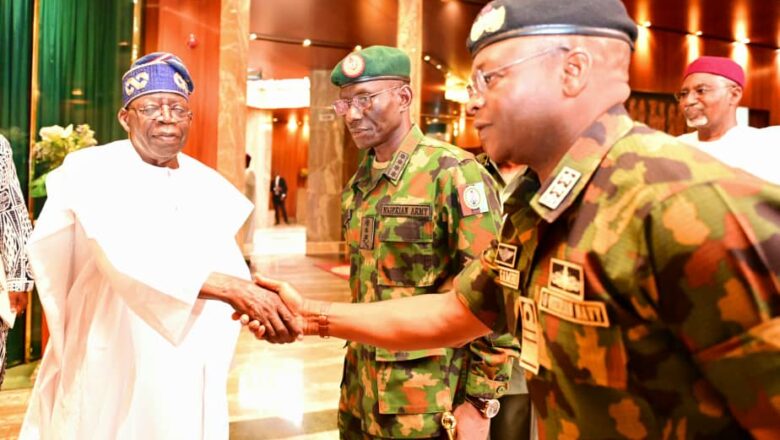 Da Duminsa: Kasa da sati daya da bayyanar Rahoton yunkurin yiwa shugaba Tinubu Juhyin Mulki, Gwamnati ta fara maganar yiwa sojojin Najeriya karin Albashi