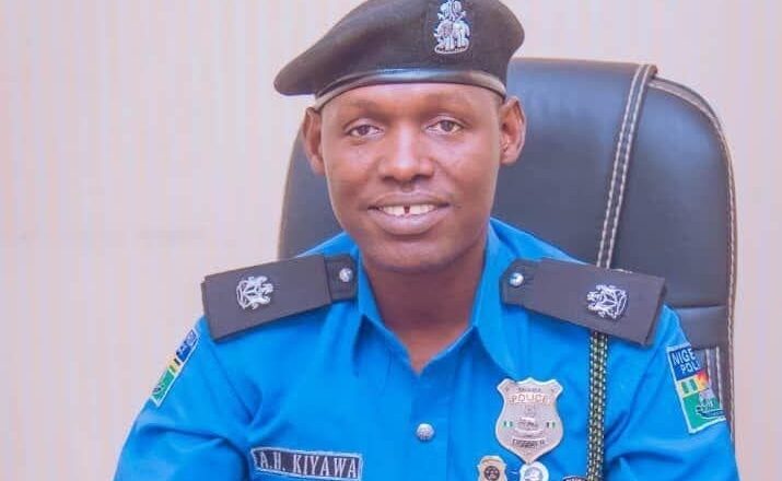 Wani Magidanci ya je ofishin ‘yansanda na jihar Kano inda yace zai kara aurene shine ya baiwa matarsa Naira Miliyan 2 toshiyar baki, shine yake neman shawara ko hakan ya sabawa doka?