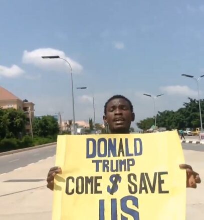 Kalli Dan Najeriya ya fito zanga-zangar shi kadai a Abuja yana kiran Shugaban kasar Amurka, Donald Trump ya zo ya cecesu