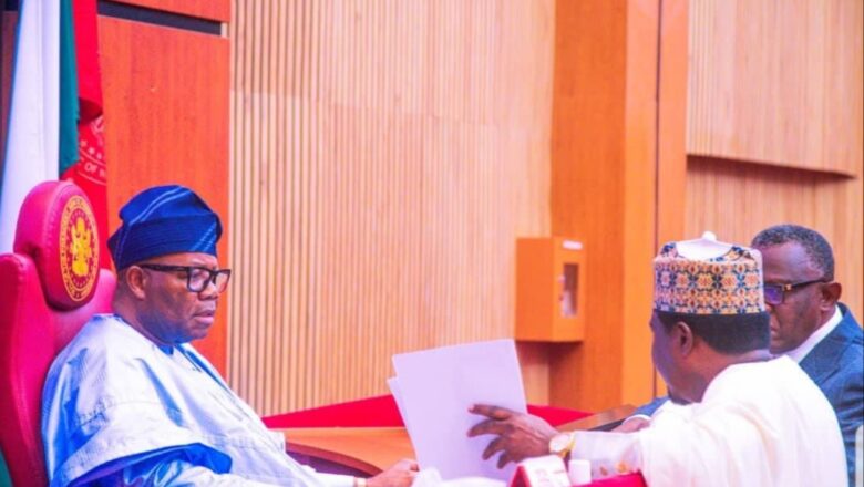 A karo na 2, Sanata Godswill Akpabio karara ya bayyana tsoron Trump yake ji yayin da ‘yan Najeriya suka bukaci jin Abinda majalisar Dattijai zata ce kan Barhazhanar da Trump din yawa Najeriya