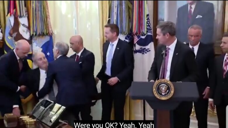 Da Duminsa:Kalli Bidiyon yanda wani dake tsaye a bayan shugaban kasar Amurka, Donald Trump ya ya ke jiki ya Fhadi