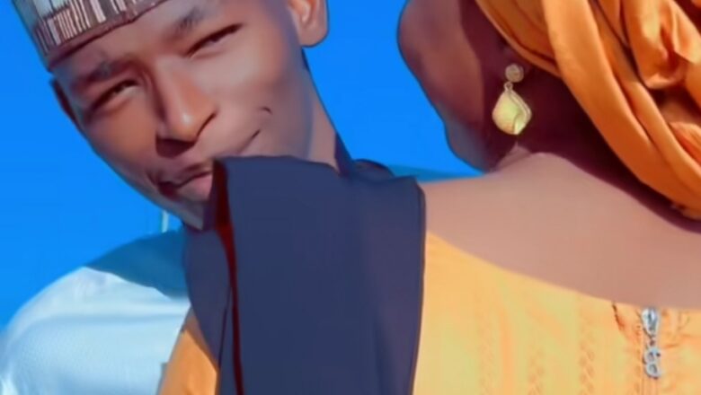 Kalli Bidiyon yanda wani Matashi ya fara kwaiwayar Soja Boya yana Tattaba Mhata