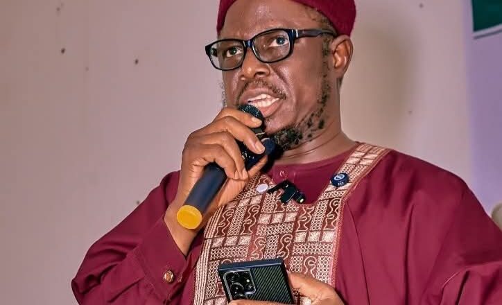 Kalli Bidiyo: Ana ta sukar Malam Aminu Ibrahim Daurawa ciki hadda ‘yan Izala saboda amsar da ya baiwa wata mata data tambayeshi halascin Shugabancin mata