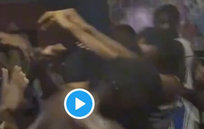 Kalli Bidiyon yanda Aka baiwa Hammata Iska tsakanin Magoya bayan Chelsea da na Barcelona a gidan Kallon bayan wasan daren jiya