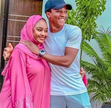 Kalli Bidiyo: Ana rade-radin AhmadXM zai kara aure da kawar matarsa Safeera me suna Raihana