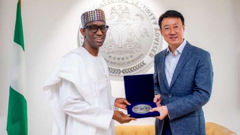 Wakilin China ya gana da Malam Nuhu Ribadu inda ya bayar da tabbacin cewa, Lallai kasar China na tare da Najeriya