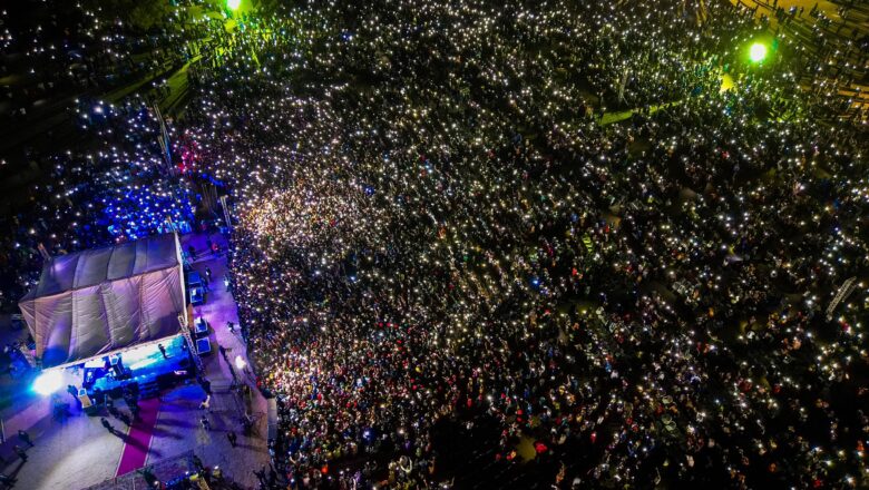 Kalli Bidiyon: Mamakon Taron Kiristoci wajan taron addu’arsu a coci ya dauki hankula sosai inda musulmai ke jawo hankalin kasar Amurka da cewa to kunga fa wadanda ake muku karyar ana Mhuzghunawa