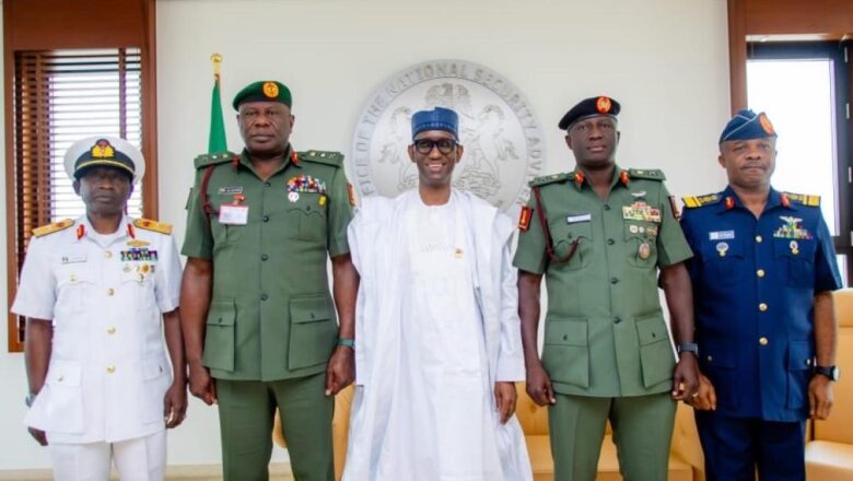 Da Duminsa: Biyo bayan Barhazhanar Amurka na kawo hari Najeriya Me baiwa shugaban kasa shawara kan harkar tsaro, Malam Nuhu Ribadu da shuwagabannin tsaro sun yi ganawar sirri