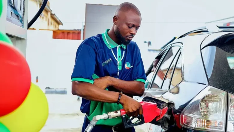 Bayan da suka ta yi yawa: Gwamnatin Tarayya ta dakatar da fara karbar harajin kaso 15 akan man fetur