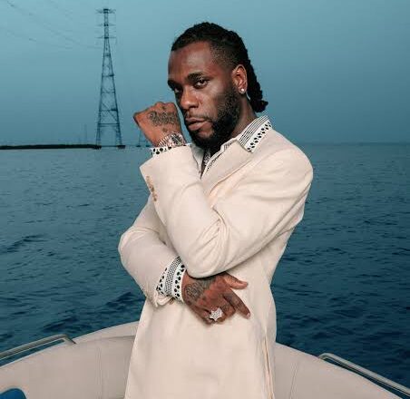Kalli Bidiyon: Na bar Kiristanci na koma Musulmi>>Inji Tauraron mawakin Najeriya, Burna Boy