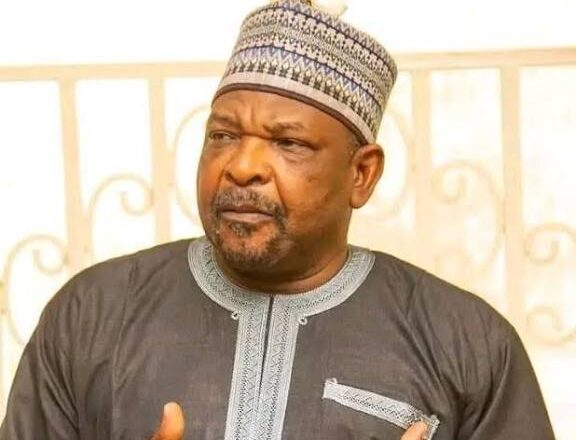 Kalli Bidiyon jawabinsa: Yanzu ace daya daga cikin ‘ya’yanmu ne aka dauke ya zamu ji? Gaskiya ya kamata ayi wani abu game da daliban makarantar Jihar Kebbi>>Inji Sanata Abdul Ningi