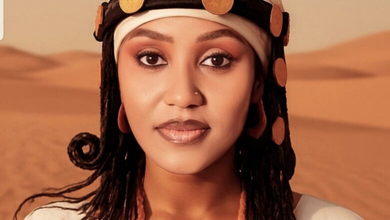 Da Duminsa: Hadiza Gabon Ta yi Martani me zafi ga masoya Adam A. Zango masu sukarta kan cewa bata saka hoton Adamun ba a gyaran datawa dakin da take hira da mutane ba