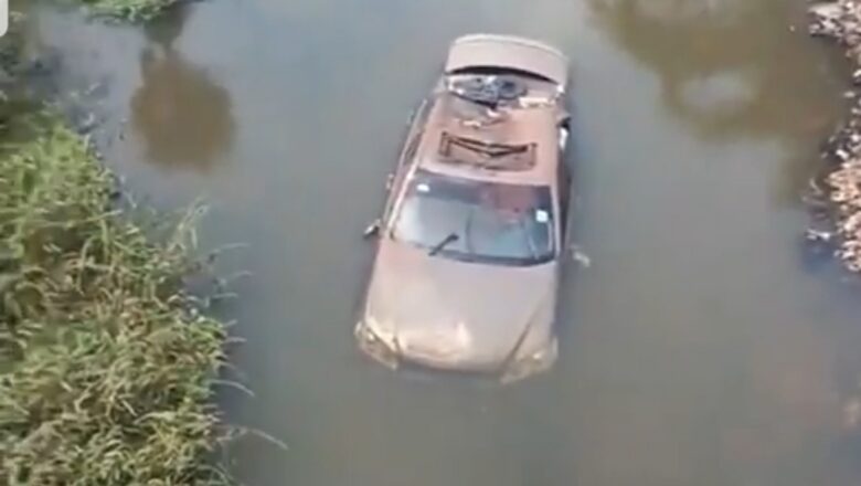 Kalli Yanda Mota ta yi Tàmbùl cikin ruwa daga saman gada direba na tsaka da gudu