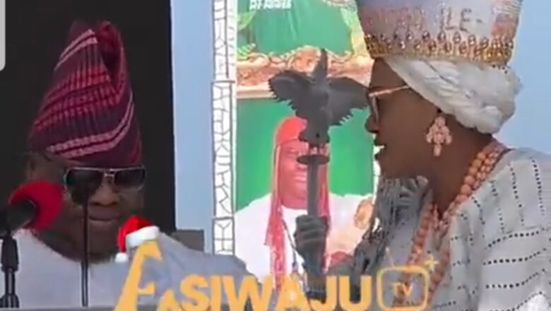 Kalli Bidiyon Da Duminsa:Yanda Matar shugaban kasa, Remi Tinubu ta kùnyàtà gwamnan jihar Osun yayin da yake tsaka da jawabi tace ta bashi minti 5 ya gama jawabin da yake ya wuce ya ishesu